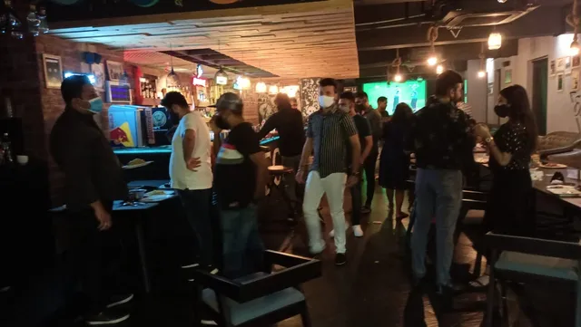 କୋଭିଡ୍ ନିୟମ ଉଲ୍ଲଂଘନ ଅଭିଯୋଗରେ ରାଜଧାନୀରେ ବାର୍ ସିଲ୍