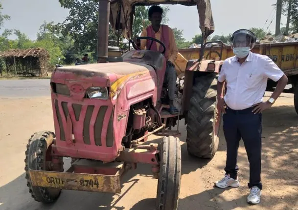 ପଥର ବୋଝେଇ ଟ୍ରାକ୍ଟର ଉପରେ ତହସିଲଦାରଙ୍କ ଚଢ଼ାଉ, ୧୫ ହଜାର ଟଙ୍କା ରାଜସ୍ୱ ଆଦାୟ