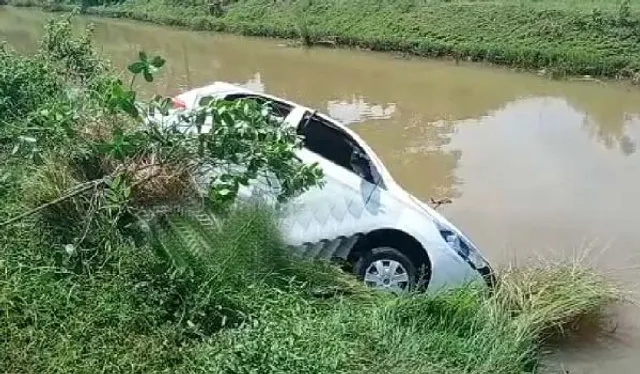 ଭାରସାମ୍ୟ ହରାଇ କେନାଲକୁ ଖସିଲା କାର୍‌ ; ଚାଳକ ମୃତ