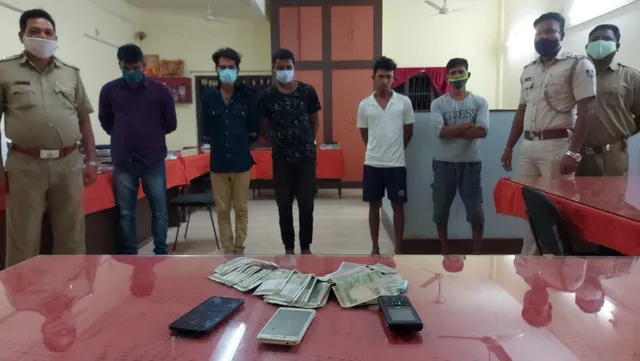 ପାରଳାଖେମୁଣ୍ଡି ଆଦର୍ଶ ଥାନା ପୁଲିସର ଚଢ଼ାଉ, ୨୮ଜଣ ଜୁଆଡି ଗିରଫ