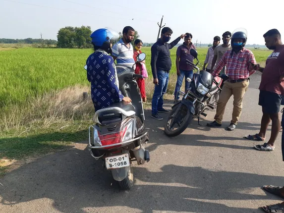 ମାରଣାସ୍ତ୍ର ଦେଖାଇ ମହିଳା କର୍ମଚାରୀଙ୍କ ଠାରୁ ଟଙ୍କା ଲୁଟ ଅଭିଯୋଗ