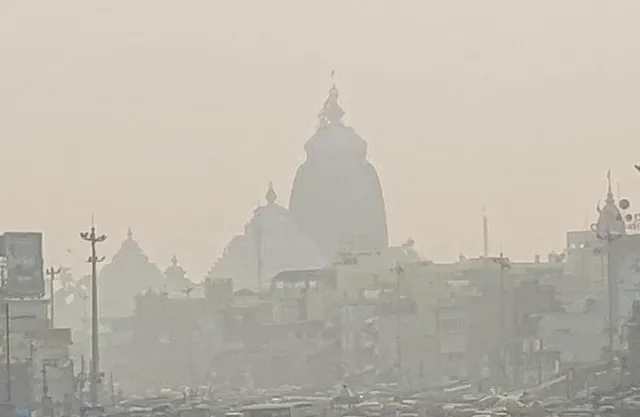 କୁହୁଡ଼ିରେ ଲୁଚିଗଲା ଶ୍ରୀମନ୍ଦିର।