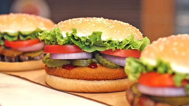 ୧୭୮ ଟଙ୍କାର ବର୍ଗର ପାଇଁ ହରାଇଲେ ୨୧ ହଜାର ଟଙ୍କା