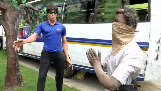 ଦୁର୍ଗାପୂଜା ମଣ୍ଡପରେ ନିଜର ପ୍ରତିମୂର୍ତ୍ତି ଦେଖି ଏଭଳି ପ୍ରତିକ୍ରିୟା ରଖିଲେ ସୋନୁ ସୁଦ୍