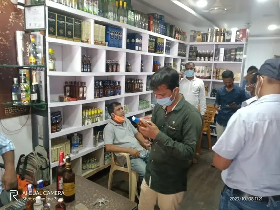 ବ୍ରହ୍ମପୁରରେ ଏକ୍ସପାଏରି ବିଅର୍ ବିକ୍ରି ଅଭିଯୋଗ: ଗ୍ରାହକ ବେଶରେ ଚଢ଼ଉ କଲେ ମାଜିଷ୍ଟ୍ରେଟ୍