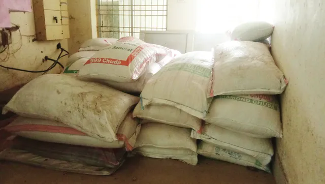 ବିପନ୍ନଙ୍କୁ ରିଲିଫ୍‌ ଧୋକା : ପୋକ ଖାଇଗଲା ୧୫ କୁଇଣ୍ଟାଲ୍‌ 'ଚୁଡ଼ା-ଗୁଡ଼'