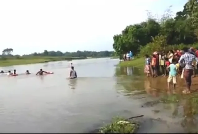 ସାଳନ୍ଦୀରେ ଗୋଡ଼ ଖସିଗଲା, ଯୁବକ ନିଖୋଜ