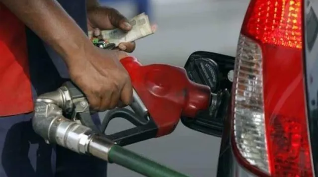 ୨୦ ଦିନ ହେଲା ବଢିନାହିଁ ପେଟ୍ରୋଲ, ଡିଜେଲ ଦର