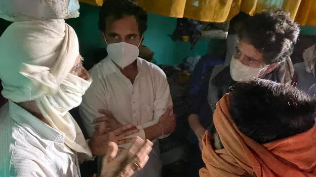 ହାଥ୍‌ରସ୍ ପୀଡ଼ିତାଙ୍କ ପରିବାରକୁ ଭେଟିଲେ ରାହୁଲ୍ ଓ ପ୍ରିୟଙ୍କା;‌ ସିବିଆଇ ତଦନ୍ତ ଲାଗି ଯୋଗୀ ଆଦିତ୍ୟନାଥଙ୍କ ସୁପାରିସ