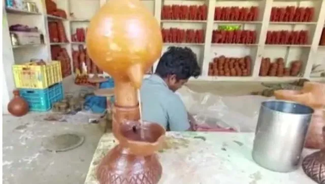 କାରିଗର ତିଆରି କଲେ ମାଟିର ଏପରି ଦୀପ କି ଥରେ ଲଗାଇଲେ ଜଳିବ ୨୪ରୁ ୪୦ ଘଣ୍ଟା