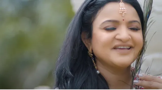 ସୋସିଆଲ୍‌ ମିଡିଆରେ ଭାଇରାଲ୍‌ ହେବାରେ ଲାଗିଛି ଆଇଏଏସ୍‌ ରାଖୀ ଗୁପ୍ତାଙ୍କ ଏକ ଭଜନ ଭିଡିଓ