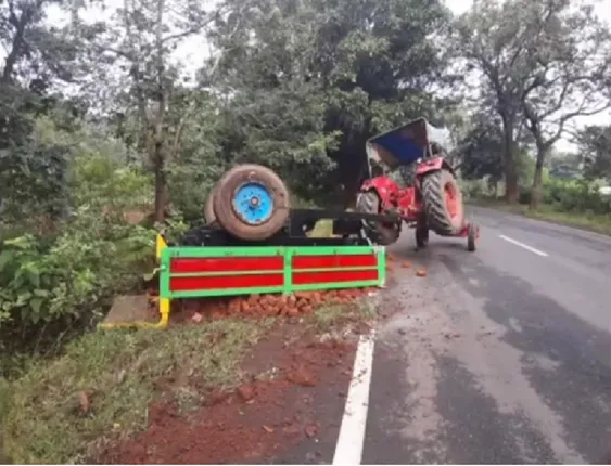 ଘୁ.ଉଦୟଗିରି: ଦୁର୍ଘଟଣା ଘଟି ରାସ୍ତାରେ ପଡ଼ିଥିବା ଟ୍ରାକ୍ଟର ଡାଲାରେ ପିଟି ହୋଇ ବାଇକ ଚାଳକ ମୃତ