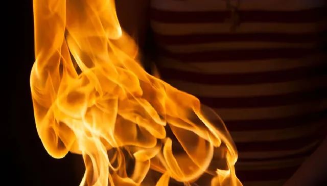 ବୁଗୁଡ଼ା : ଦେହରେ କିରୋସିନି‌ ଢାଳି ଆତ୍ମହତ୍ୟା କଲେ ମହିଳା