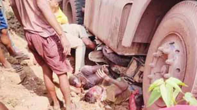 ଦୁର୍ଘଟଣାରେ ଚାଲିଗଲା ୫ ଜୀବନ: ସ୍କୁଟି ଉପରେ ଚଢ଼ିଗଲା ଟ୍ରଲର୍‌, ୩ ମୃତ