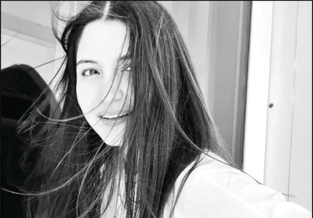 କୋହଲିଙ୍କୁ ପସନ୍ଦ ଅନୁଷ୍କାଙ୍କ କଳାଧଳା ରୂପ