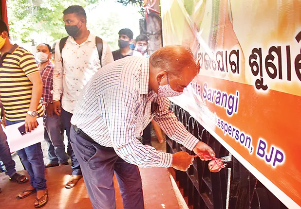 କଣ୍ଟ ପୂରିବା ପୂର୍ବରୁ ଖୋଲିଦେ‌‌ଲେ : ସାଂସଦ ଅପରାଜିତାଙ୍କ ଅଫିସ୍‌ ୭ଦିନ ପୂର୍ବରୁ ଖୋଲିଲା