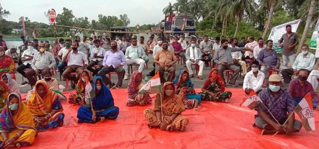 ଆଳି: ପୁଲିସ ଜୁଲମ ପ୍ରତିବାଦରେ କଂଗ୍ରେସର ରାସ୍ତା ଅବରୋଧ, ଯାନବାହନ ଚଳାଚଳ ଠପ୍