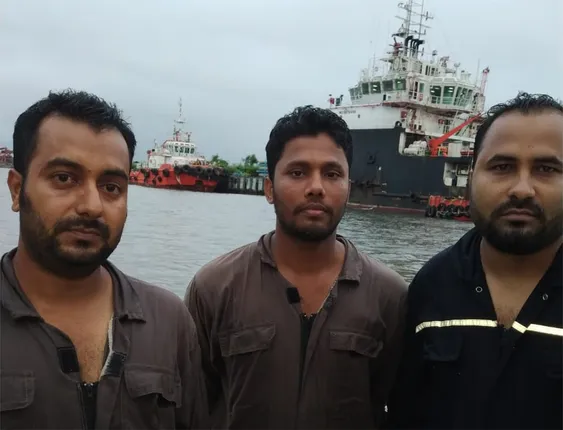 ସମୁଦ୍ରରେ ବୁଡ଼ିଯାଉଥିବାବେଳେ ୩ ବାଂଲାଦେଶୀ ନାବିକଙ୍କୁ ଉଦ୍ଧାର କଲେ ପାରାଦୀପ ବନ୍ଦର କର୍ମଚାରୀ
