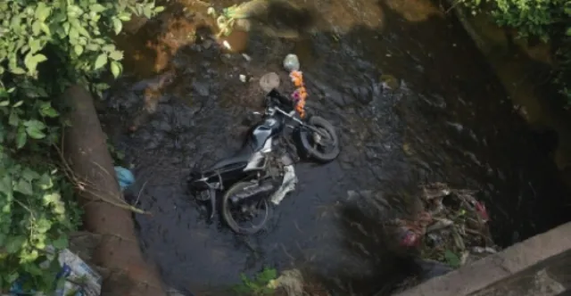 ନାଳ ଭିତରୁ ଯୁବକଙ୍କ ମୃତଦେହ ଜବତ : ହତ୍ୟା କରି ବାଇକ୍‌ ସହ ଫିଙ୍ଗିଦେଲେ!