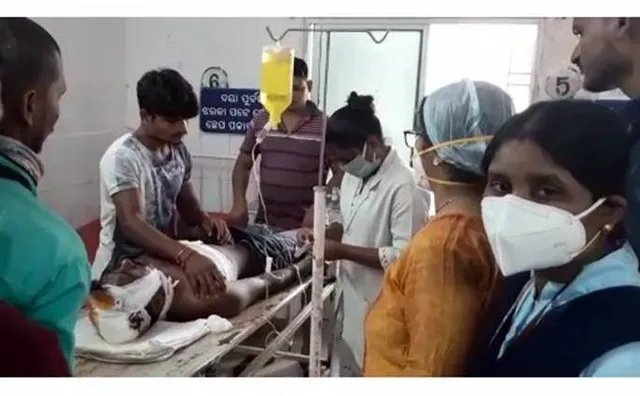 ମନ୍ଦିର ବାରଣ୍ଡାରେ ଶୋଇଥିବା ବେଳେ ଅଟୋ ଚାଳକଙ୍କୁ ପନିକିରେ ଆକ୍ରମଣ, ଗୁରୁତର ଅବସ୍ଥାରେ ହସ୍‌ପିଟାଲରେ ଭର୍ତ୍ତି