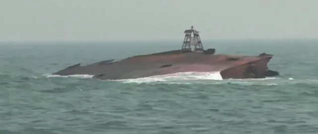 ଘାତକ ସାଜିଲା ବ୍ଲାକ୍‌ରୋଜ୍ : ଅଧା ବୁଡ଼ା ଜାହଜରେ ପିଟି ହେଲା ମାଛ ଧରା ଟ୍ରଲର୍‌