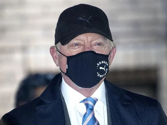 ଦେବାଳିଆ ବେକର ଦେଉନାହାନ୍ତି ୱିମ୍ବଲଡନ୍‌ ଟ୍ରଫି