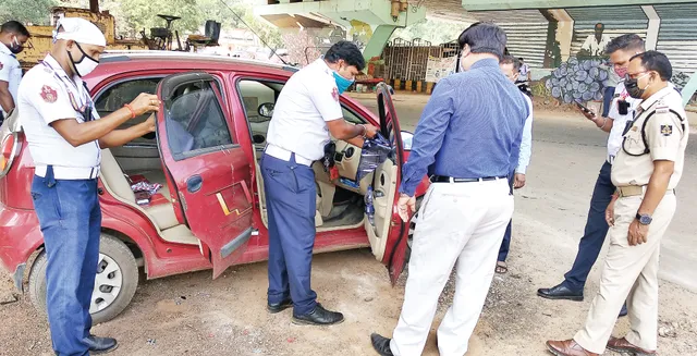 କାର୍‌ କଳା କାଚ ଅପରେସନ୍ : ୧୦ ଦିନରେ ୫୦ରୁ ଅଧିକ ଗାଡ଼ିରୁ ଜରିମାନା ଆଦାୟ