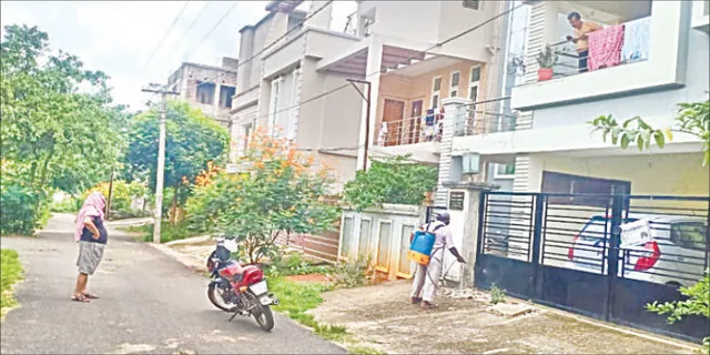 ଗୋଷ୍ଠୀ ସଂକ୍ରମଣ ଭୟରେ ଆତଙ୍କିତ କଳିଙ୍ଗନଗର (କେ-୮) ବାସିନ୍ଦା