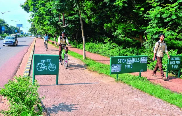 ସାଇକେଲ ଟ୍ରାକ୍ ଜବରଦଖଲ ଉ‌ଚ୍ଛେଦ ଆରମ୍ଭ : ଏକାଧିକ ଦୋକାନ ହଟିଲା, ୧୦ ହଜାର ଜରିମାନା ଆଦାୟ