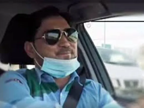 କ୍ୟାବ ଡ୍ରାଇଭର ଗୋଟେ କି ଦୁଇଟା ନୁହେଁ ଏକାଥରକେ ଦଶଟି ଭିନ୍ନ ଭିନ୍ନ ଭାଷା କହି ପାରୁଛନ୍ତି