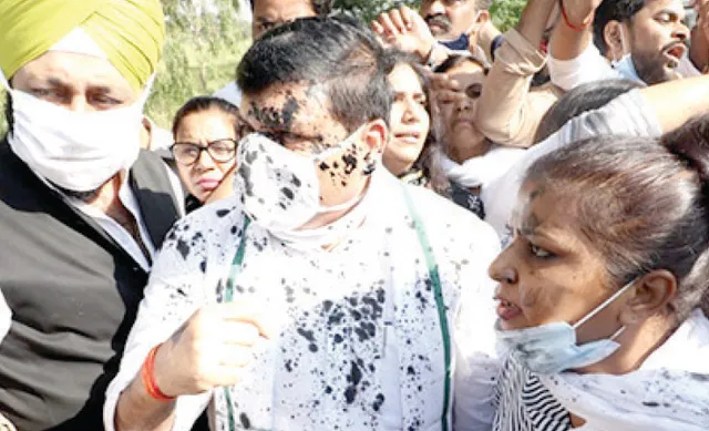 ହାଥରସ୍‌ ମାମଲାର ନୂଆ ମୋଡ଼, ଅଜଣା ବ୍ୟକ୍ତିଙ୍କ ବିରୋଧରେ ମାମଲା ରୁଜୁ କଲା ପୁଲିସ