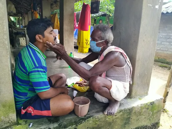 'ଏଥର ଆମ ବେଣୁ ମଉସା' ଗୀତ ଗାଇଲେ ସଂଗୀତ ନିର୍ଦ୍ଦେଶକ ଅଭିଜିତ ମଜୁମଦାର