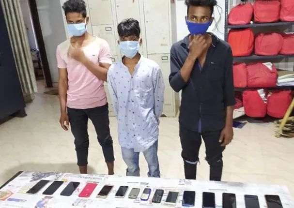 ଲୁଟେରା ଗ୍ୟାଙ୍ଗର ୩ ଅଭିଯୁକ୍ତ ଗିରଫ,୧୫ ମୋବାଇଲ ଜବତ