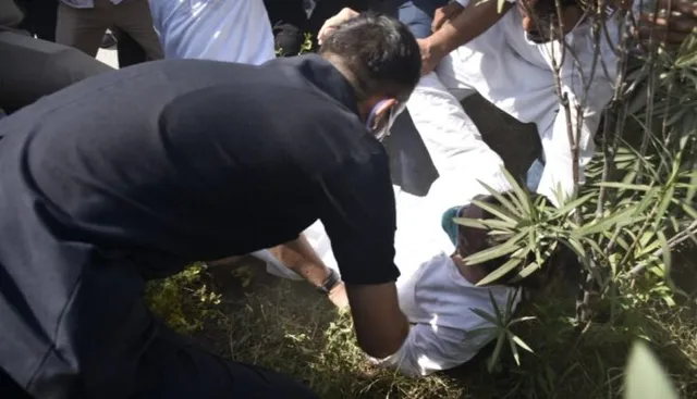 ପୁଲିସ କର୍ମଚାରୀଙ୍କ ସହିତ ଧସ୍ତାଧସ୍ତି ବେଳେ ତଳେ ପଡ଼ିଯିବା ଘଟଣାକୁ ନେଇ ଗଣମାଧ୍ୟମକୁ ଏଭଳି ପ୍ରତିକ୍ରିୟା ଦେଲେ ରାହୁଲ