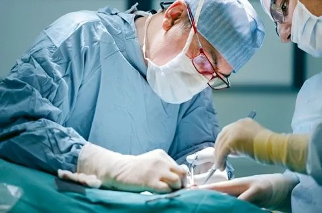 ପରିବାର ନିୟନ୍ତ୍ରଣ ଅସ୍ତ୍ରୋପଚାର : ମହିଳା ଏ ବୋଝ ମୁଣ୍ଡାଇବେ କାହିଁକି?