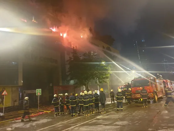 ମୁମ୍ବାଇ ସପିଂ ମଲରେ ଭୀଷଣ ଅଗ୍ନିକାଣ୍ଡ, ୩୫୦୦ ଲୋକଙ୍କୁ ସୁରକ୍ଷିତ ସ୍ଥାନକୁ ନିଆଗଲା