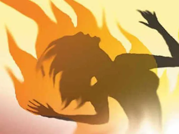 ବର୍ବରତା: ଗଣଦୁଷ୍କର୍ମରେ ବିଫଳ ହୋଇ କଲେଜ ଛାତ୍ରୀଙ୍କୁ ଜାଳିଦେଲେ