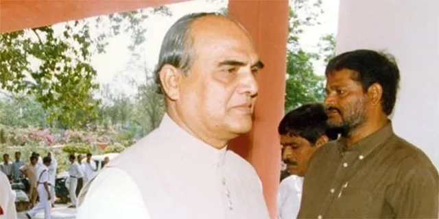 ଉନିଶ୍‌-ବିଶ୍‌ରେ ଲଢୁଥିଲେ; ଉନିଶ୍‌-ବିଶ୍‌ରେ ଚାଲିଗଲେ, ମାହାଙ୍ଗା ମାଟିର ଦୁଇ ଦିଗ୍ଗଜ ଶରତ-ମତଲୁବ୍