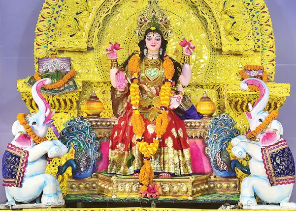 ଧରାକୁ ଓହ୍ଲାଇଲେ ଗଜଲକ୍ଷ୍ମୀ