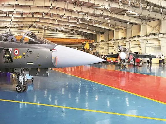 ପାକିସ୍ତାନକୁ ଭାରତୀୟ ଲଢୁଆ ବିମାନ କାର୍ଯ୍ୟକ୍ରମ ସଂପର୍କରେ ଗୋପନ ତଥ୍ୟ ଯୋଗାଣ ଅଭିଯୋଗରେ ‘ହାଲ୍’ କର୍ମଚାରୀ ଗିରଫ