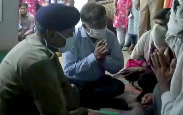 ହାଥ୍‌ରସ୍‌ ଗଣଦୁଷ୍କର୍ମ ମାମଲାରେ ଅତିରିକ୍ତ ମୁଖ୍ୟ ସଚିବ କହିଲେ, ପୀଡ଼ିତାଙ୍କ ପରିବାର ଉଠାଇଥିବା ସବୁ ପ୍ରସଙ୍ଗ ‘ଏସ୍‌ଆଇଟି’ ବୁଝିବ