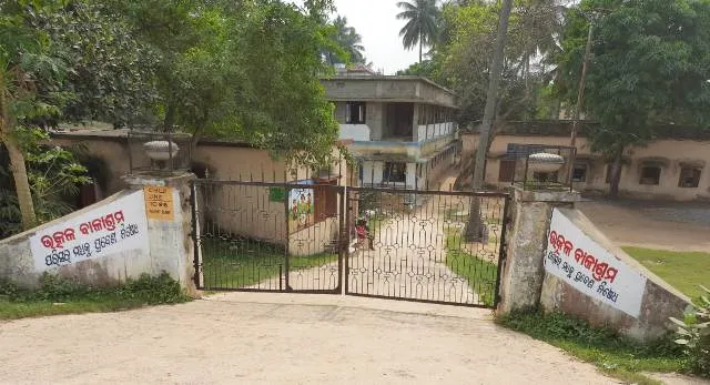 ଯାଜପୁର : ବାଳାଶ୍ରମକୁ ବାରଣ, ଭୁଲ୍ ଲୁଚାଇବାକୁ ଗଣମାଧ୍ୟମକୁ ମନା; କର୍ମଚାରୀଙ୍କ ଅବହେଳା ଯୋଗୁ ଲୁଚି ପଳାଉଛନ୍ତି ଅନ୍ତେବାସୀ