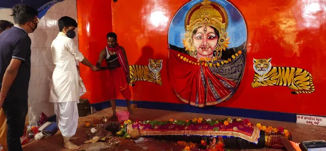 ପରମ୍ପରା ବଞ୍ଚାଇଲେ ଯୁବରାଜ: ବଣ୍ଡାବାଘ ନିକଟରେ ପୂଜାଅର୍ଚ୍ଚନା