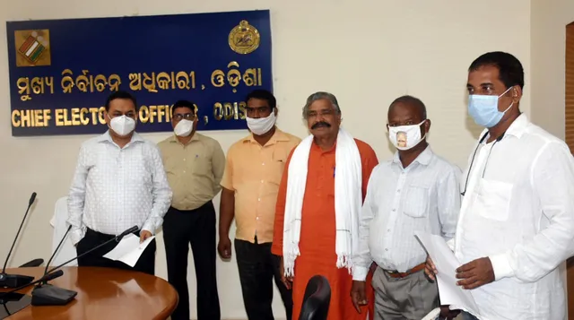 ଜଗତସିଂହପୁର ଜିଲ୍ଲାପାଳଙ୍କୁ ବଦଳାଇବା ଲାଗି କଂଗ୍ରେସର ଦାବି, ମୁଖ୍ୟ ନିର୍ବାଚନ ଅଧିକାରୀଙ୍କୁ ଭେଟି ଲିଖିତ ଭାବେ ଦାବିପତ୍ର ଦିଆଗଲା