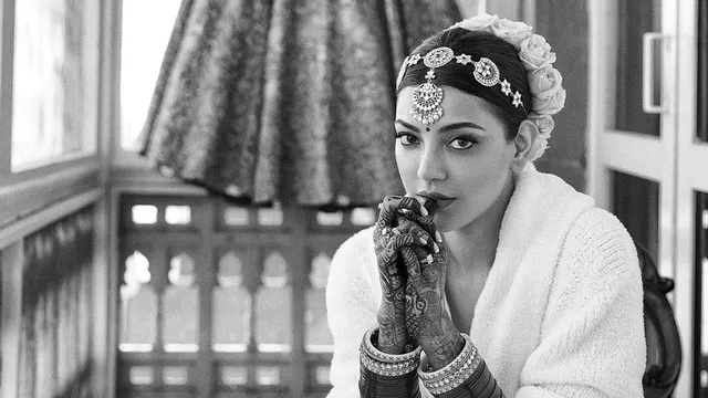 ବାଥ୍‌ରୋବ୍‌ ସହ ବଧୂ ବେଶରେ କାଜଲ