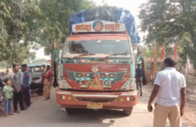 ଭାରୀଯାନ ଚଳାଚଳରେ ଅଙ୍କୁଶ ନାହିଁ, କୁହାକୁଣ୍ଡା ନବନିର୍ମିତ ରାସ୍ତା ନଷ୍ଟ ହେବା ଆଶଙ୍କା