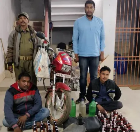 ବିପୁଳ ପରିମାଣର ଦେଶୀ ମଦ ଜବତ, ଜଣେ ମହିଳାଙ୍କ ସମେତ ତିନି ଗିରଫ