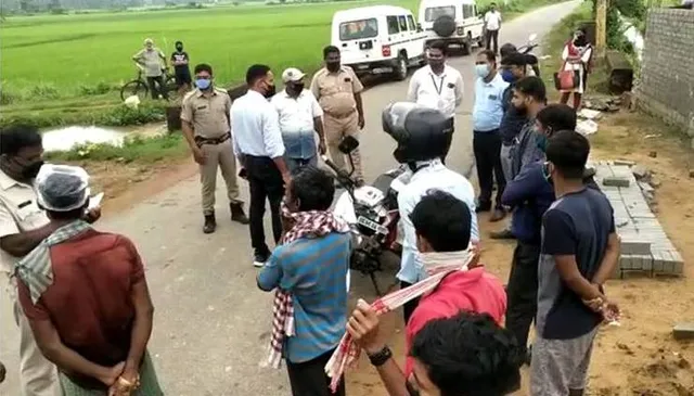 ପୁଣି ମାତିଲେ ଲୁଟେରା: ଯୁବତୀଙ୍କ ଠାରୁ ସୁନା ଚେନ୍‌ ଝାମ୍ପିଲେ, ଏଜେଣ୍ଟଙ୍କ ଠାରୁ ବନ୍ଧୁକ ମୁନରେ ନେଇଗଲେ ଲକ୍ଷାଧିକ ଟଙ୍କା