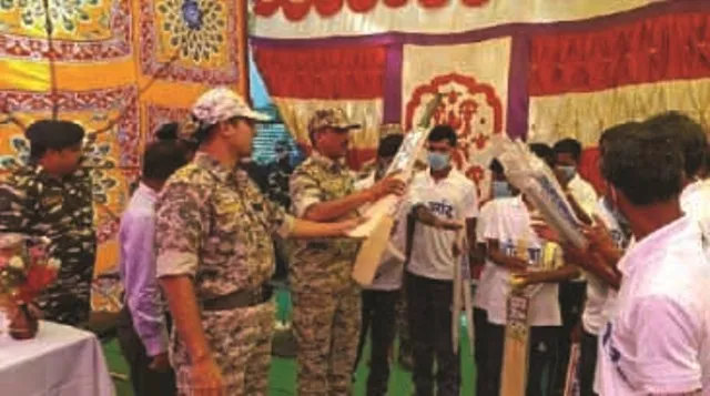 ମାଲକାନଗିରି ଜିଲ୍ଲା ସୀମାନ୍ତ ଛତିଶଗଡର ଦନ୍ତେଓ୍ୱାଡା ପୁଲିସ ନିକଟରେ ୩୨ ନକ୍ସଲଙ୍କ ଆତ୍ମସମର୍ପଣ