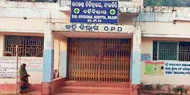 ନୀଳଗିରି ଉପଖଣ୍ଡ ଚିକିତ୍ସାଳୟକୁ ରୋଗୀଙ୍କୁ ଟ୍ରଲିରେ ଆଣିଲେ ପରିବାର ଲୋକେ